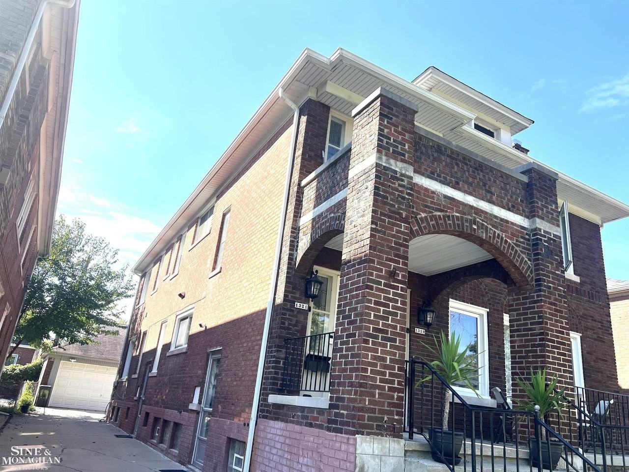 1321 Somerset Ave - Photo 2 of 32
