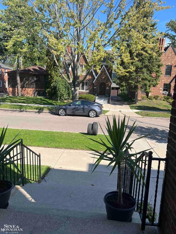 1321 Somerset Ave - Photo 4 of 32