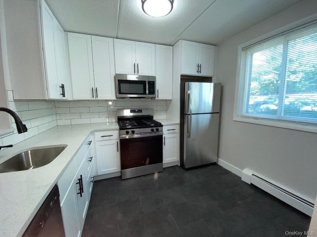 85 N Middletown Rd #E2 - Photo 2 of 18