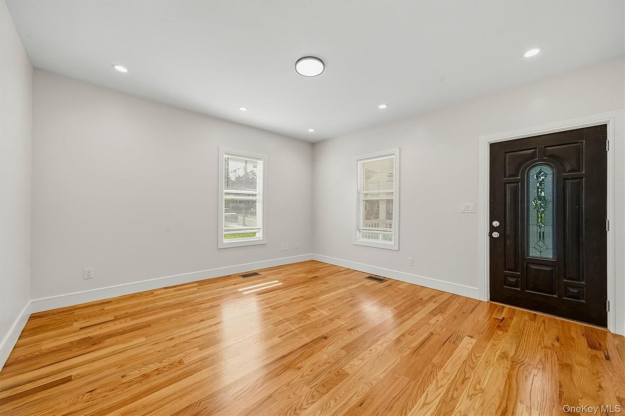 25 Orange Ave - Photo 3 of 19