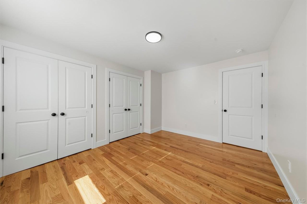 25 Orange Ave - Photo 4 of 19