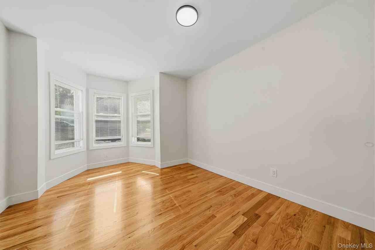 25 Orange Ave - Photo 5 of 19