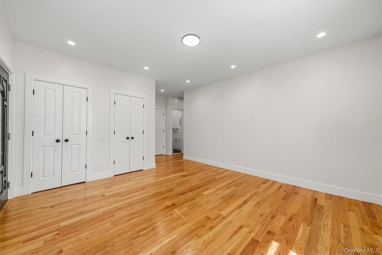 25 Orange Ave - Photo 6 of 19