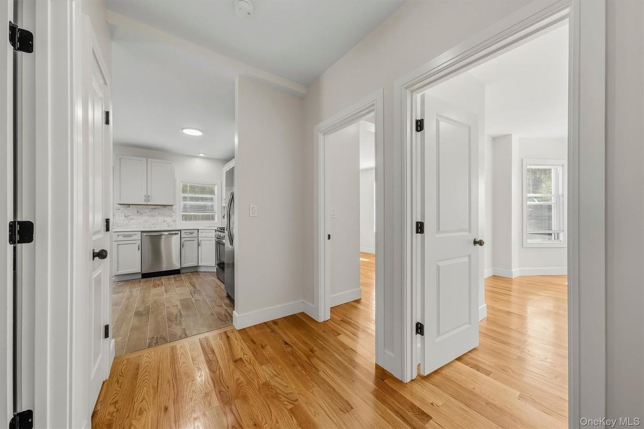 25 Orange Ave - Photo 7 of 19