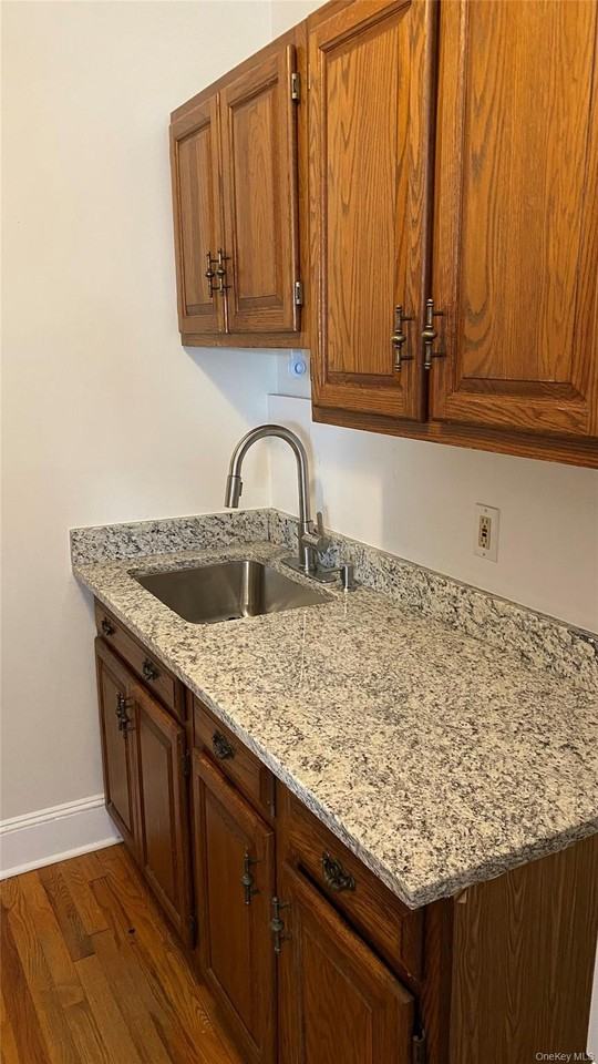 326 N Broadway #2 - Photo 7 of 21