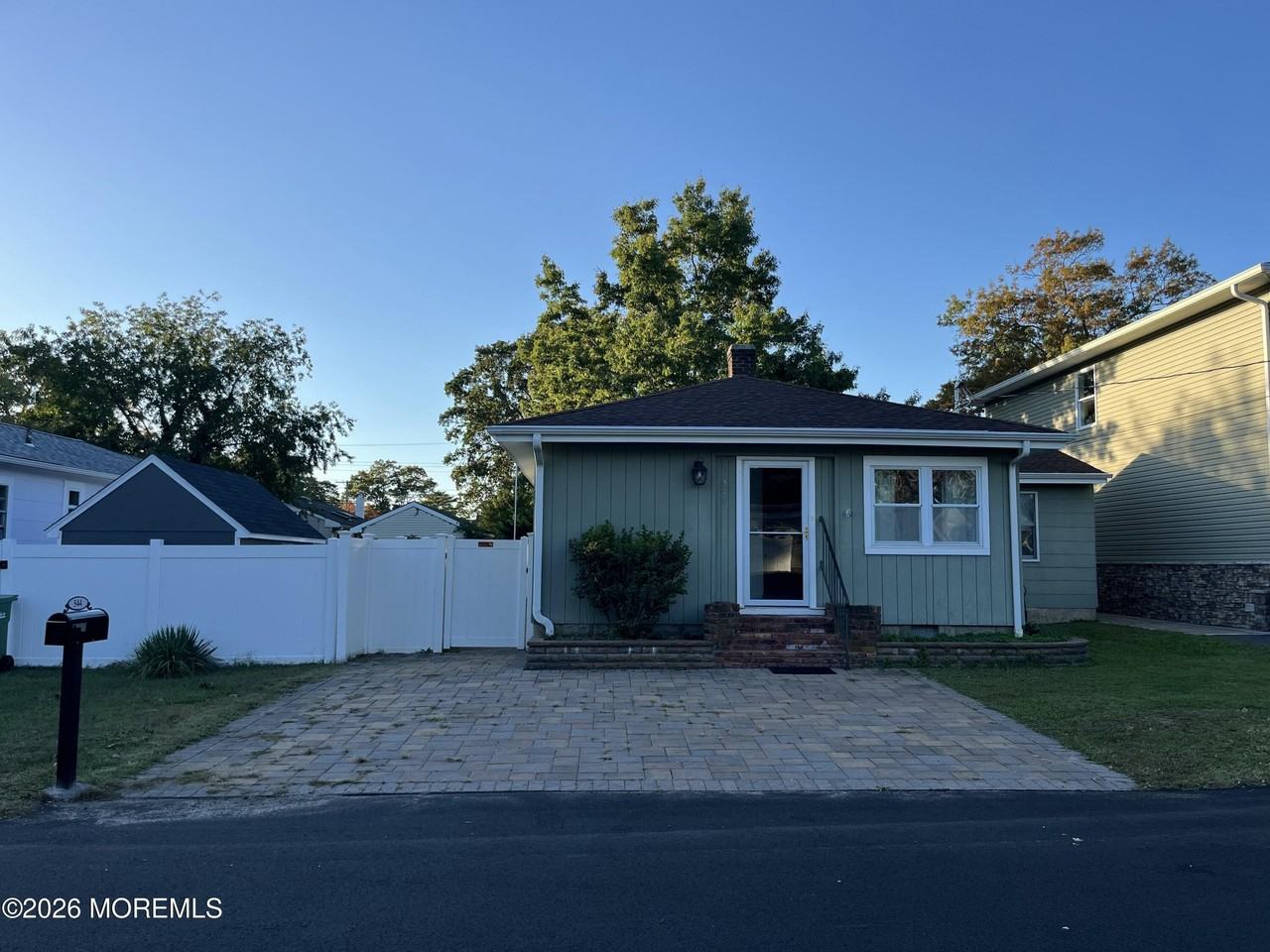 544 Pacific Ave - Photo 4 of 19