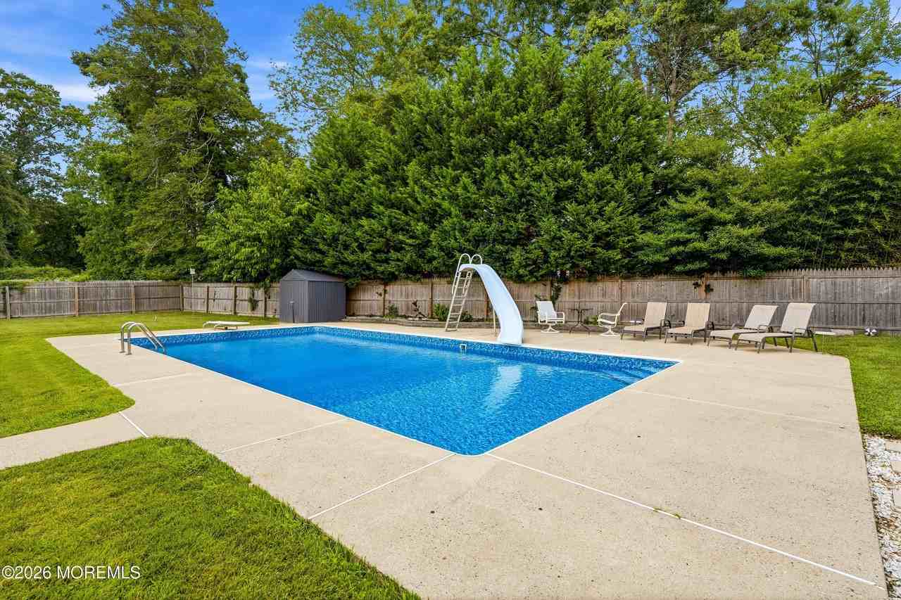 910 Somerset Dr - Photo 3 of 50