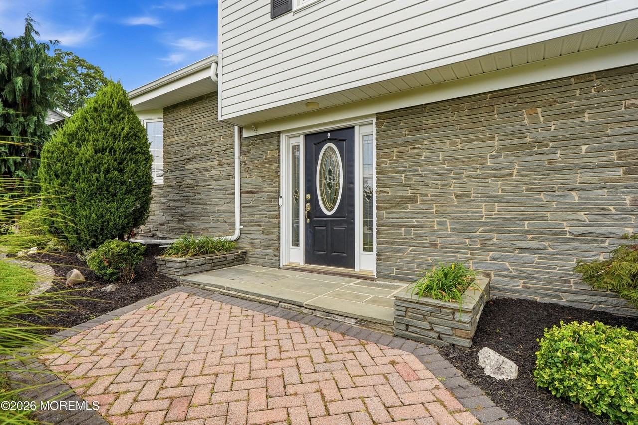 910 Somerset Dr - Photo 4 of 50