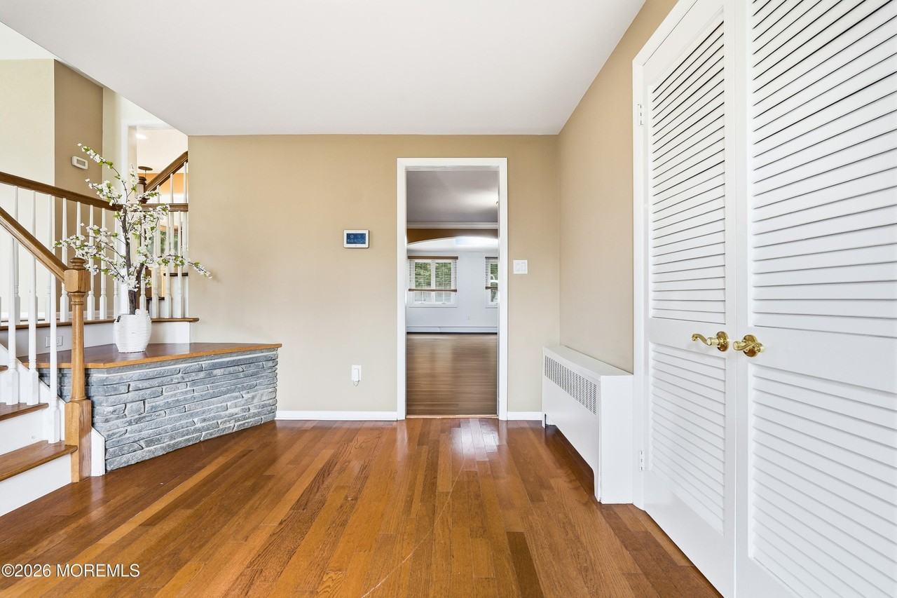 910 Somerset Dr - Photo 5 of 50