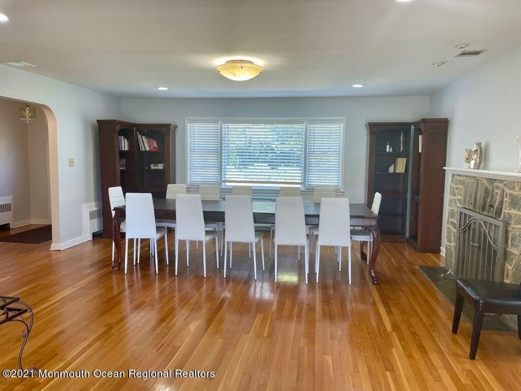 21 Berg Ave - Photo 5 of 17