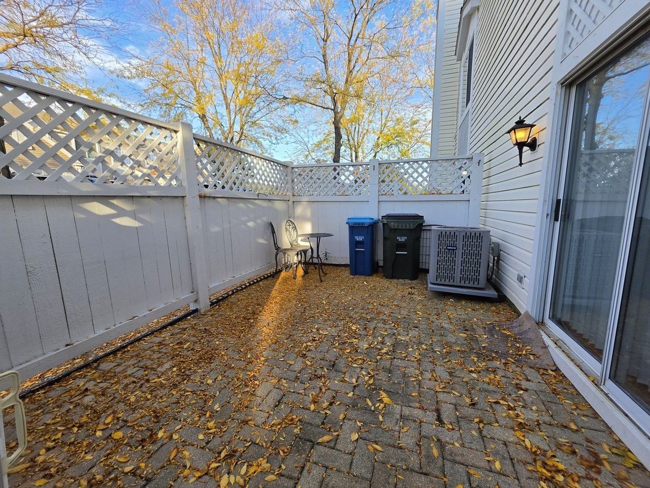 315 Bunker Hill Cir #315 - Photo 4 of 23