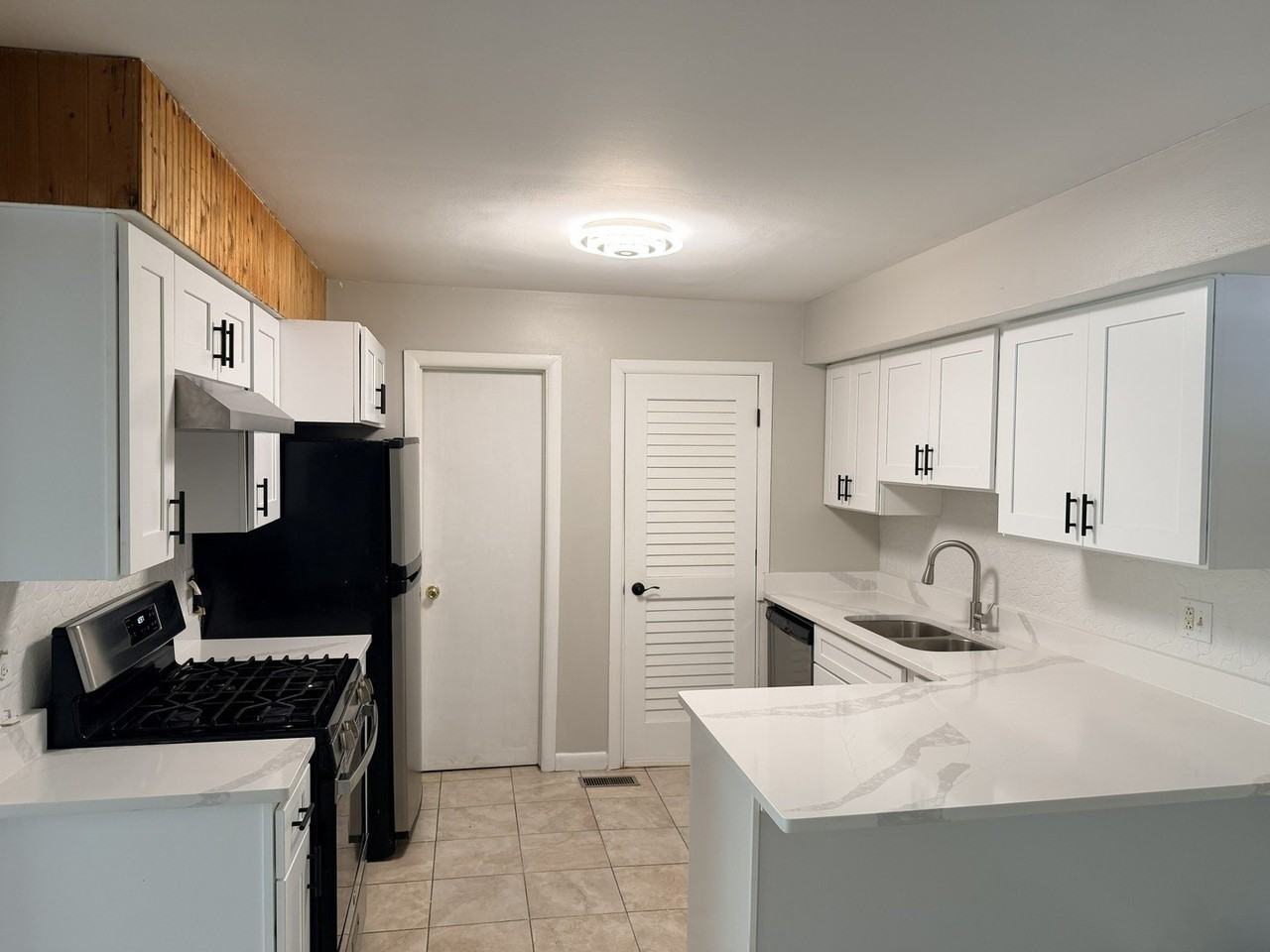 1313 Kingsbury Dr #D - Photo 2 of 13