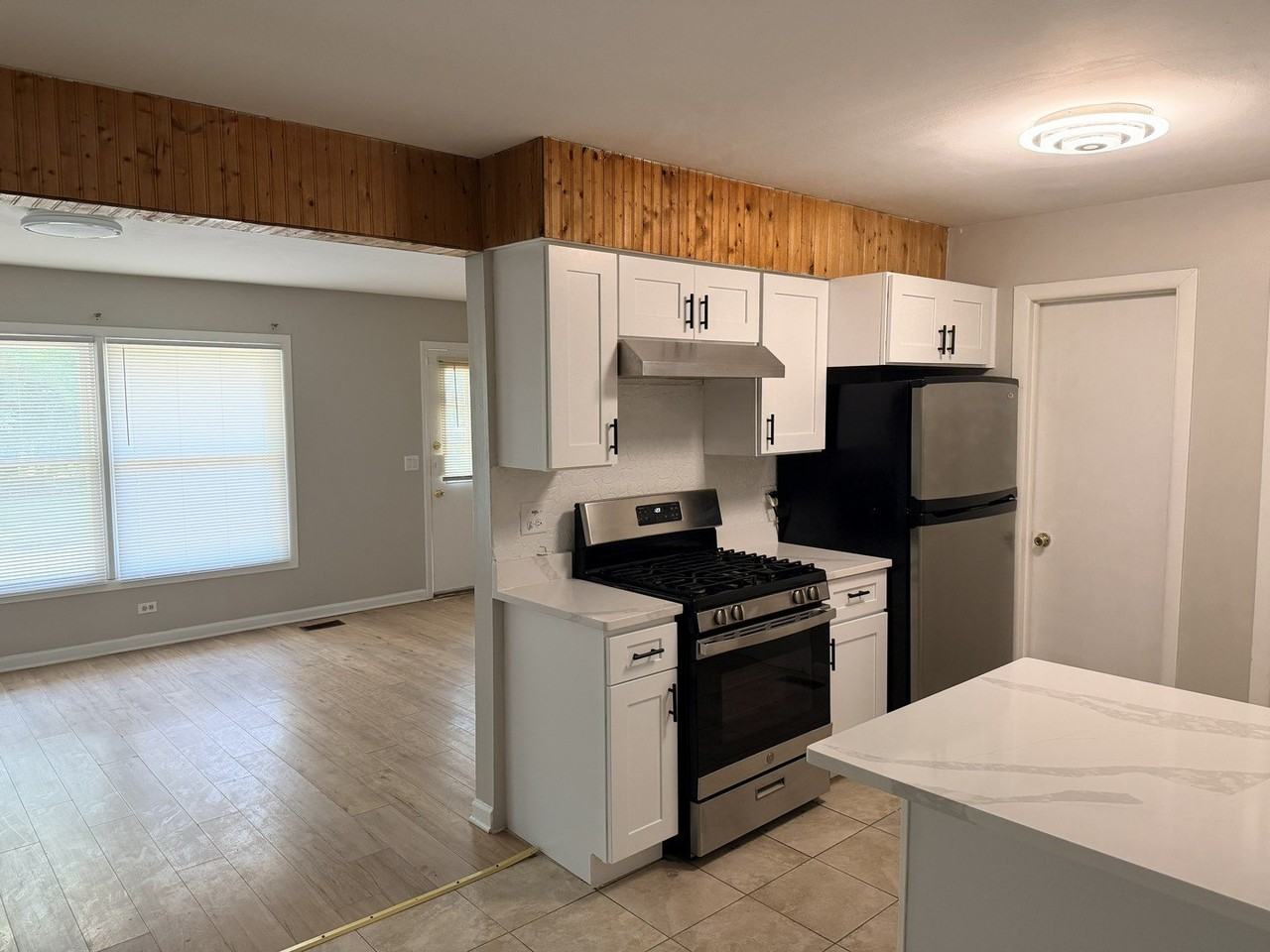 1313 Kingsbury Dr #D - Photo 3 of 13