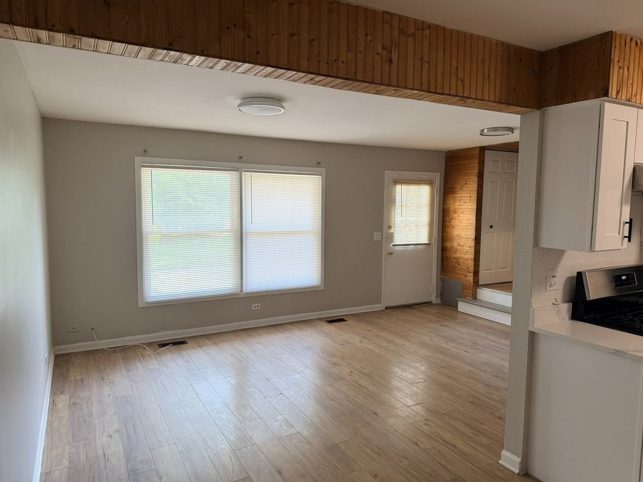 1313 Kingsbury Dr #D - Photo 4 of 13