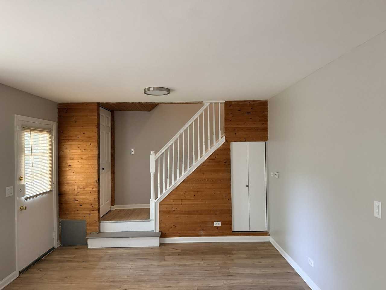 1313 Kingsbury Dr #D - Photo 5 of 13
