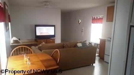 21D Sedgwick St - Photo 3 of 14