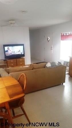 21D Sedgwick St - Photo 5 of 14