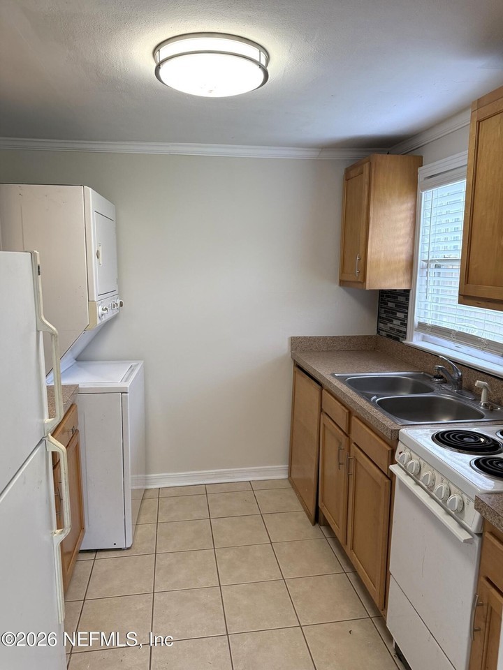 754 Osceola St - Photo 4 of 7