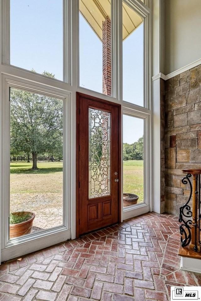 40 Loch Lomond Dr - Photo 2 of 39