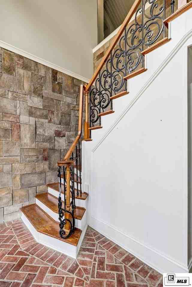 40 Loch Lomond Dr - Photo 3 of 39
