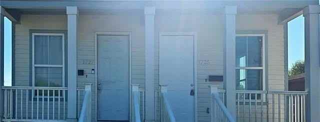 1725 Flood St - Photo 2 of 12