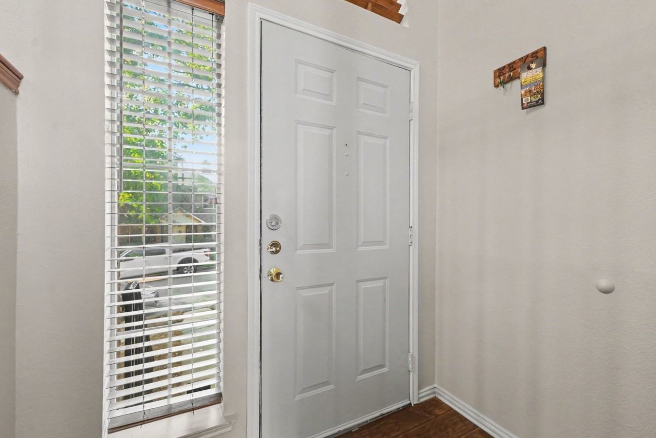 588 Lake Forest Dr - Photo 4 of 32