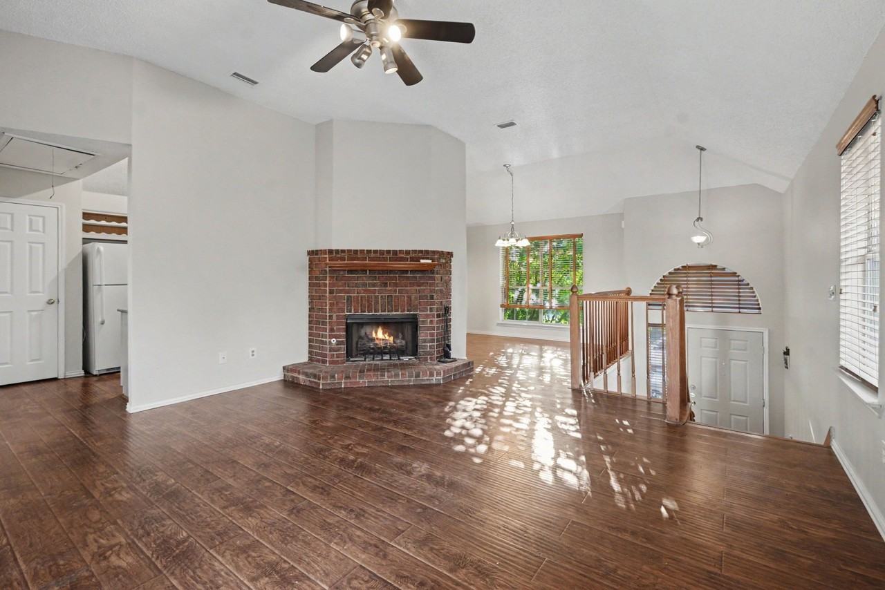 588 Lake Forest Dr - Photo 5 of 32