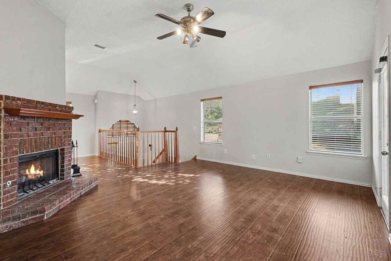 588 Lake Forest Dr - Photo 6 of 32