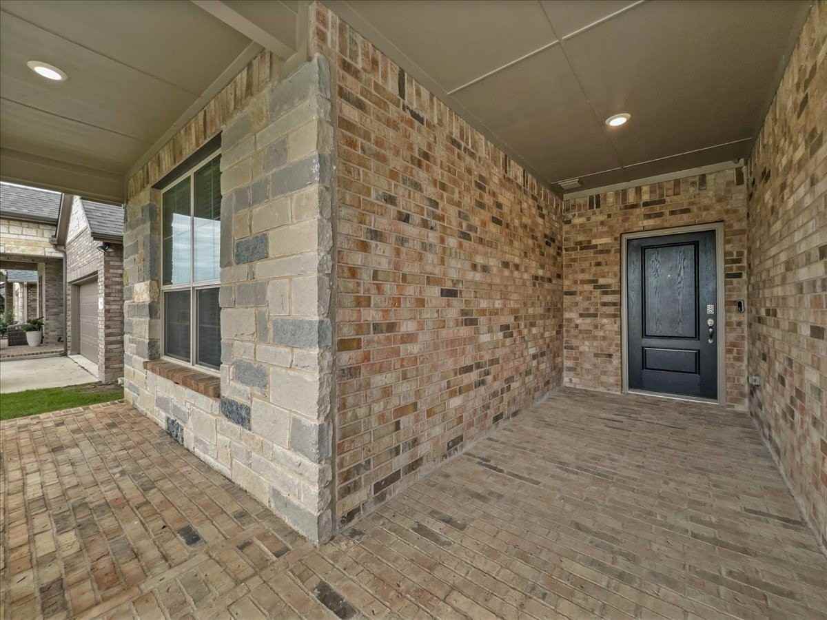 1605 Camp Ct - Photo 3 of 26