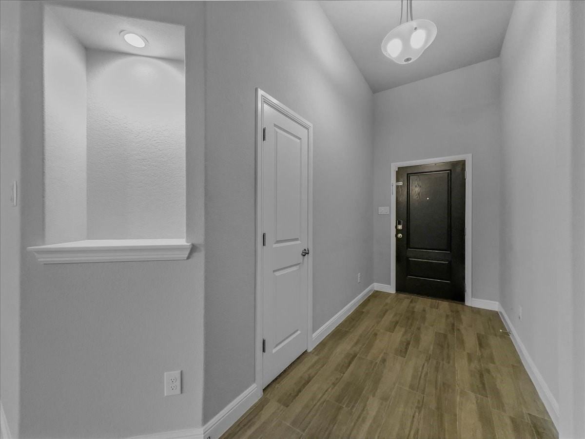 1605 Camp Ct - Photo 4 of 26