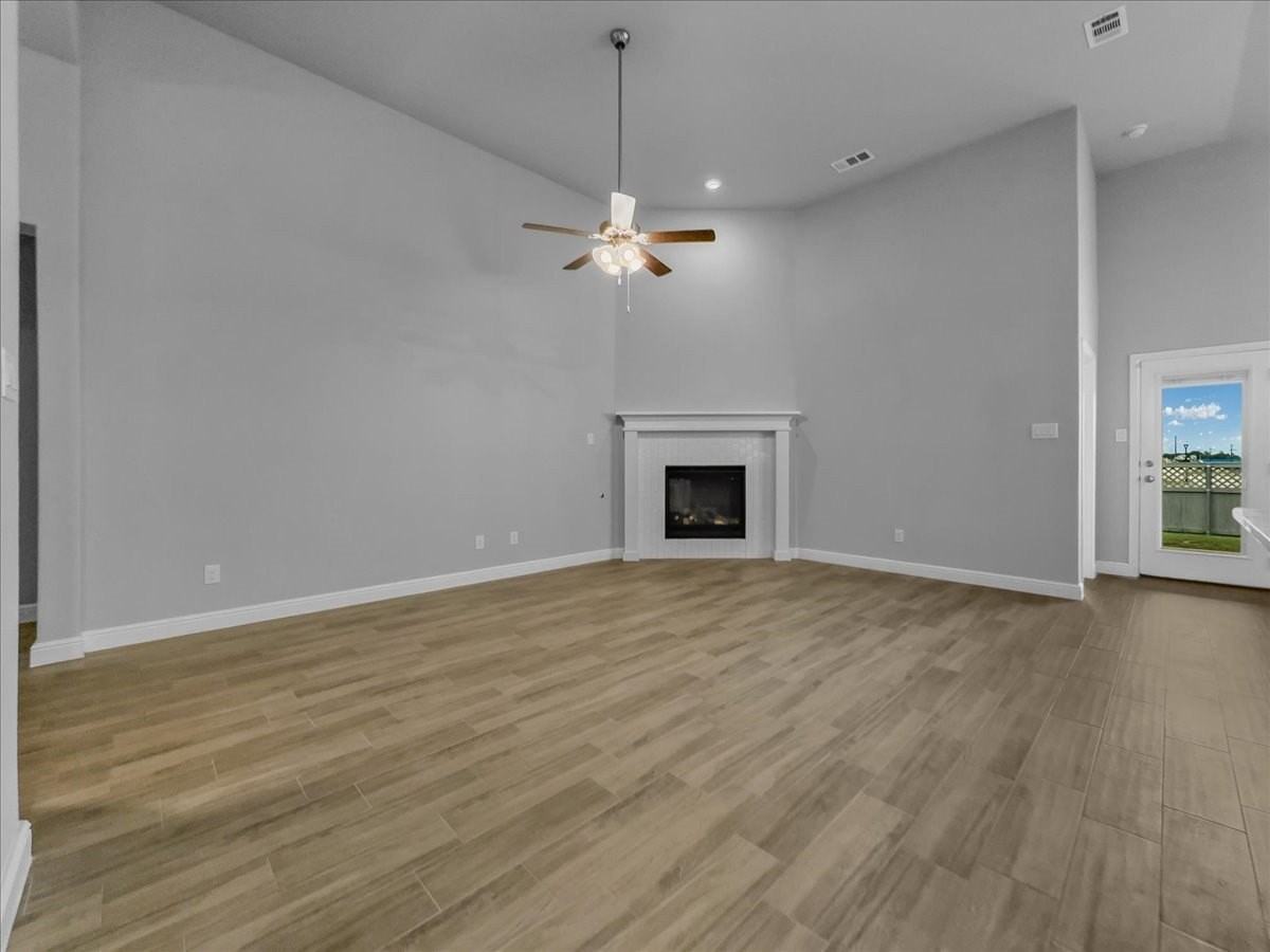 1605 Camp Ct - Photo 5 of 26