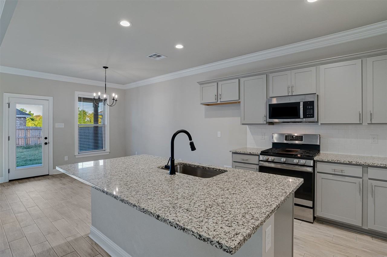 603 Gemstone Cir - Photo 6 of 23