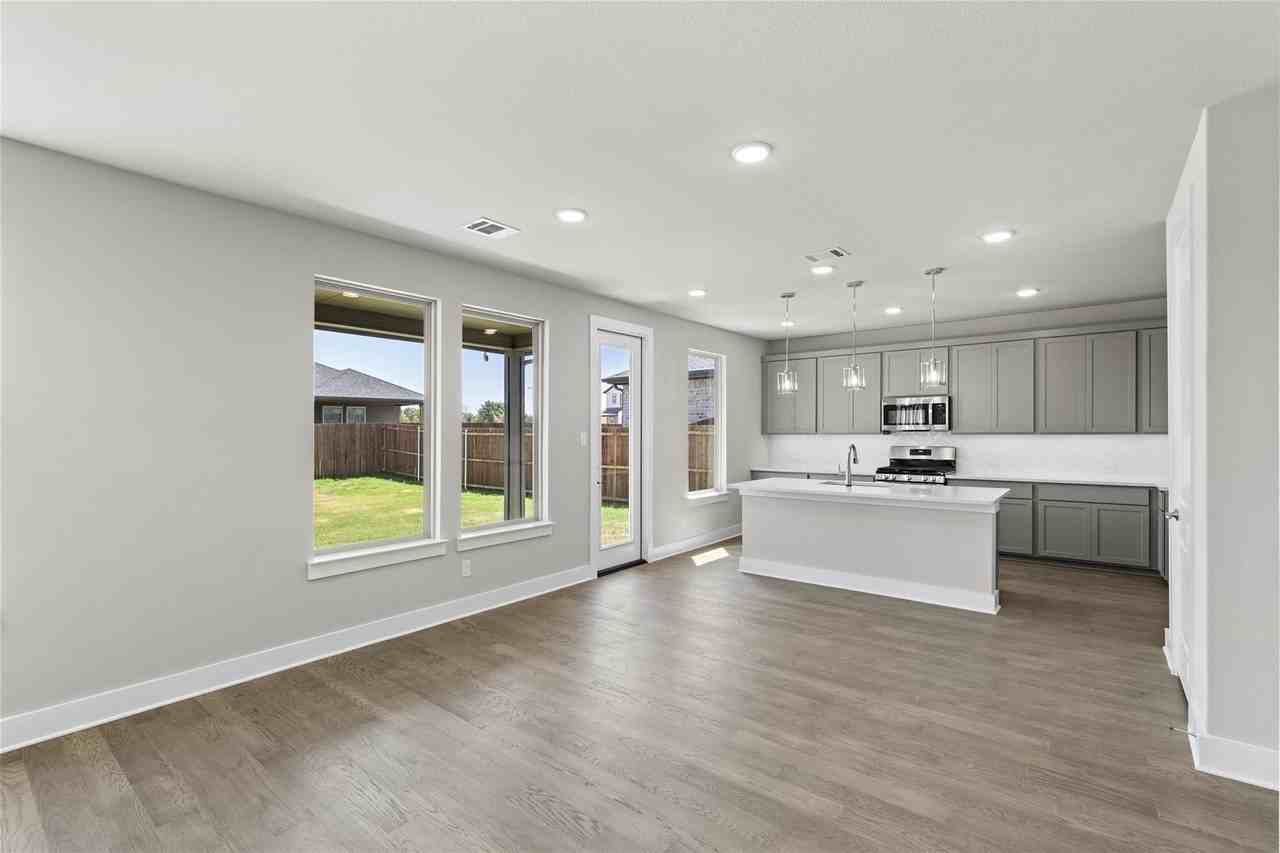 5104 Doliver Dr - Photo 4 of 19