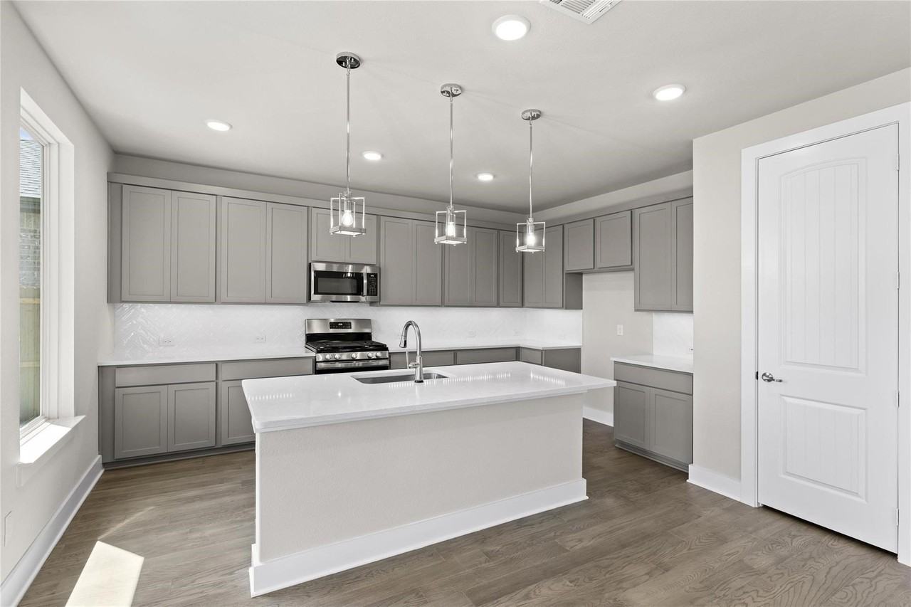 5104 Doliver Dr - Photo 5 of 19