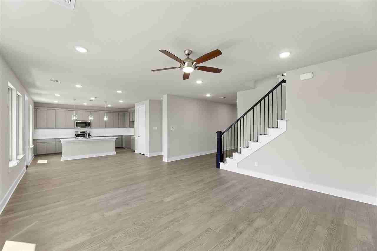 5104 Doliver Dr - Photo 7 of 19