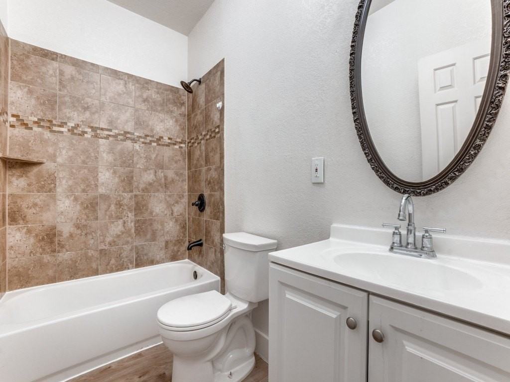 1628 Poplar St - Photo 2 of 20
