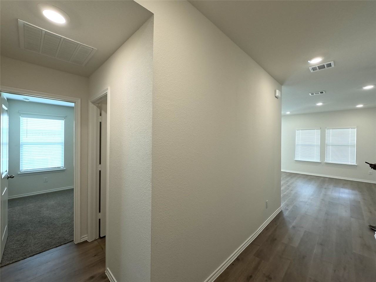 1148 Samantha Dr - Photo 3 of 31