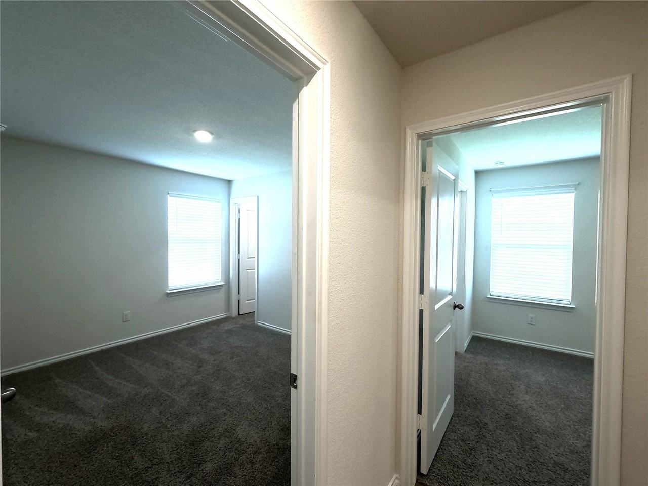1148 Samantha Dr - Photo 4 of 31