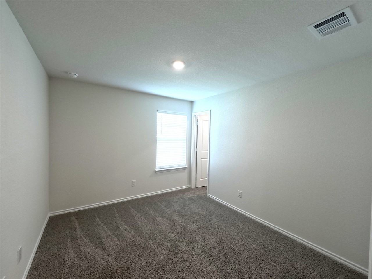 1148 Samantha Dr - Photo 5 of 31