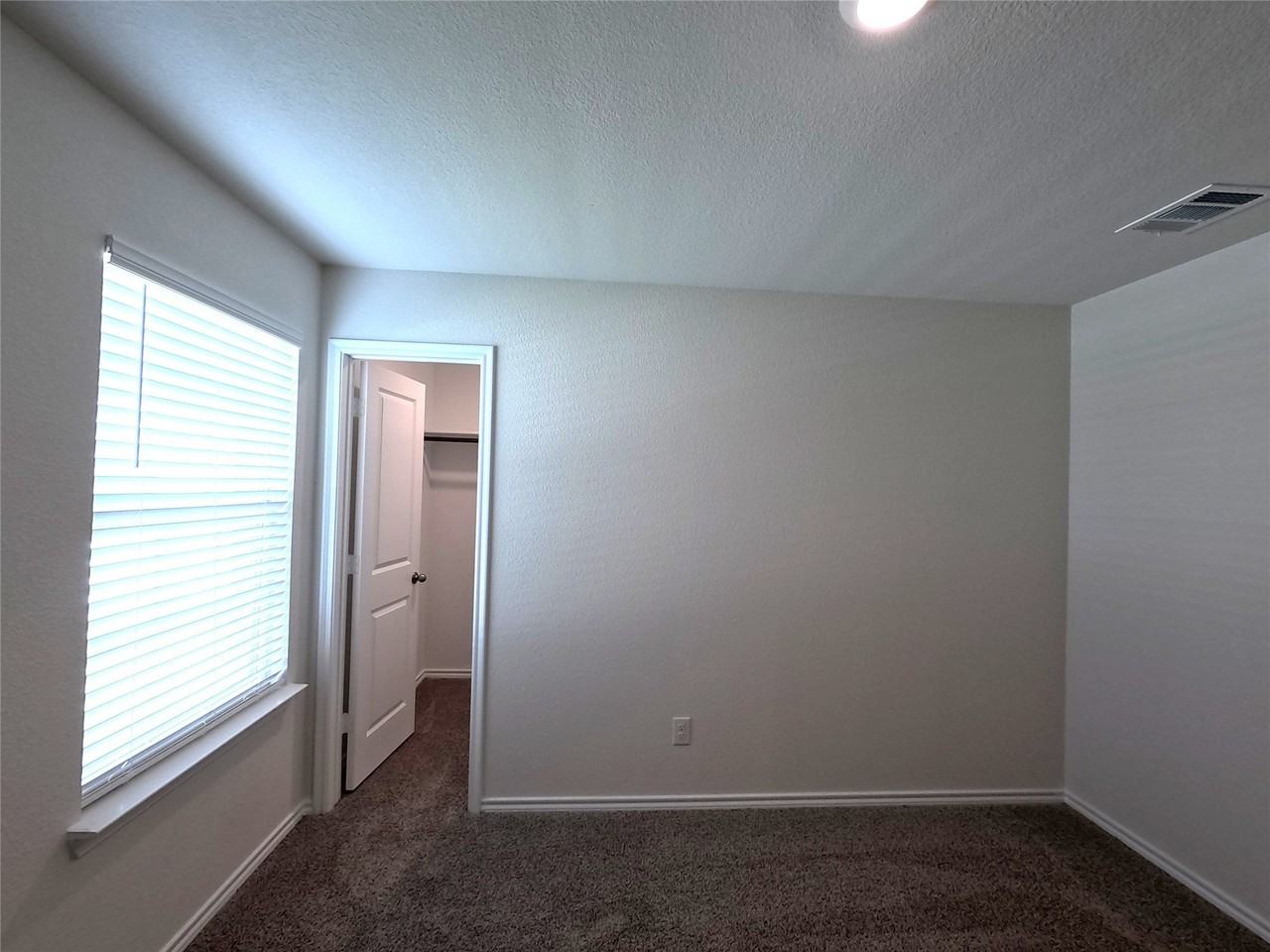 1148 Samantha Dr - Photo 6 of 31