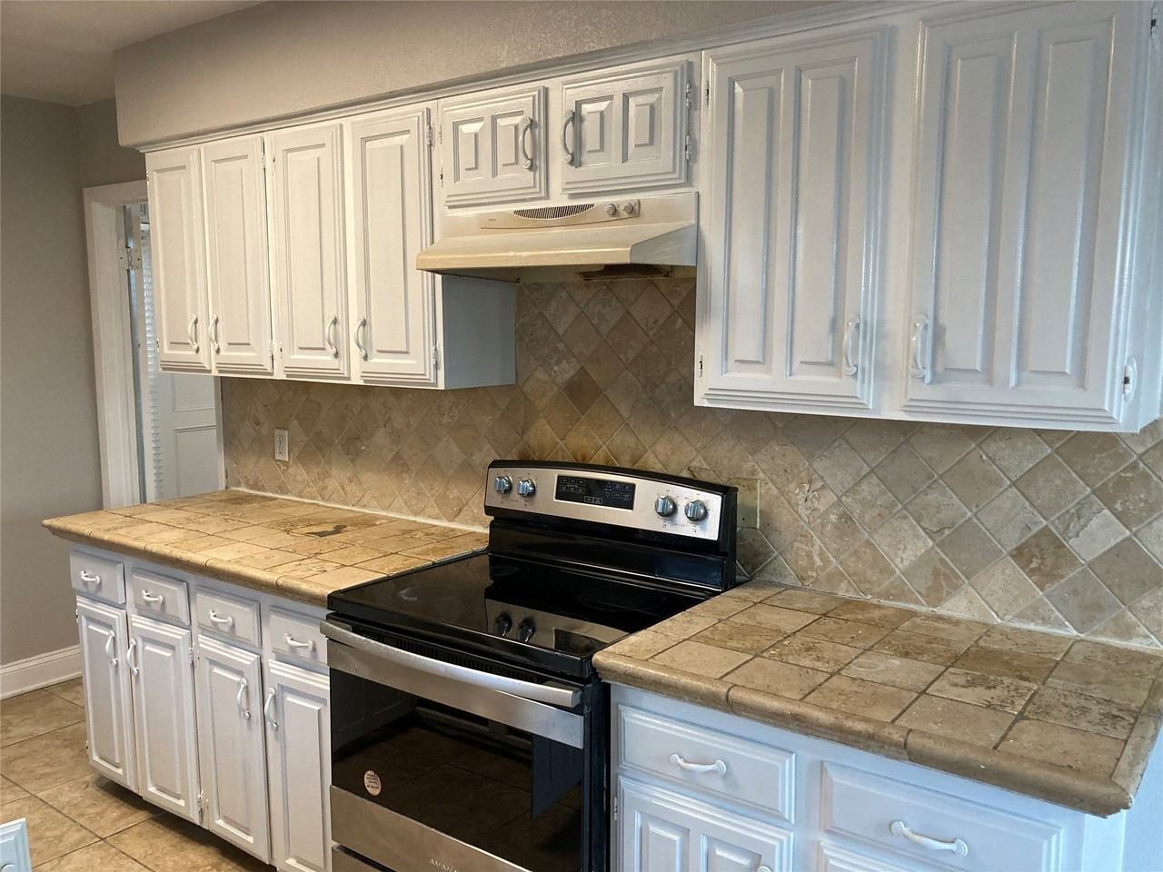 1825 Chisolm Trl - Photo 3 of 21