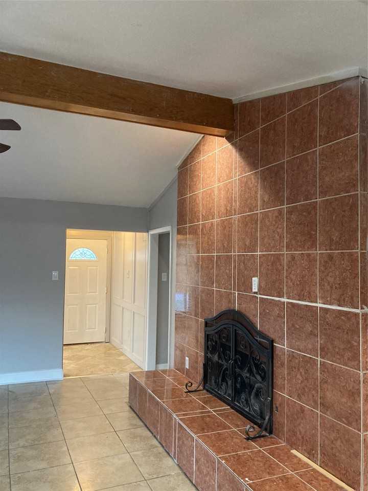 1825 Chisolm Trl - Photo 5 of 21