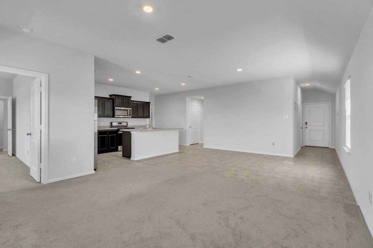 16617 Porterfield Ln - Photo 5 of 31