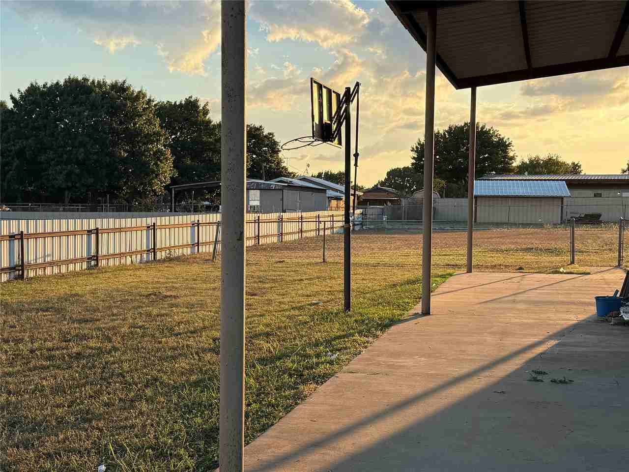 3304 Hidalgo Rd #B - Photo 5 of 20