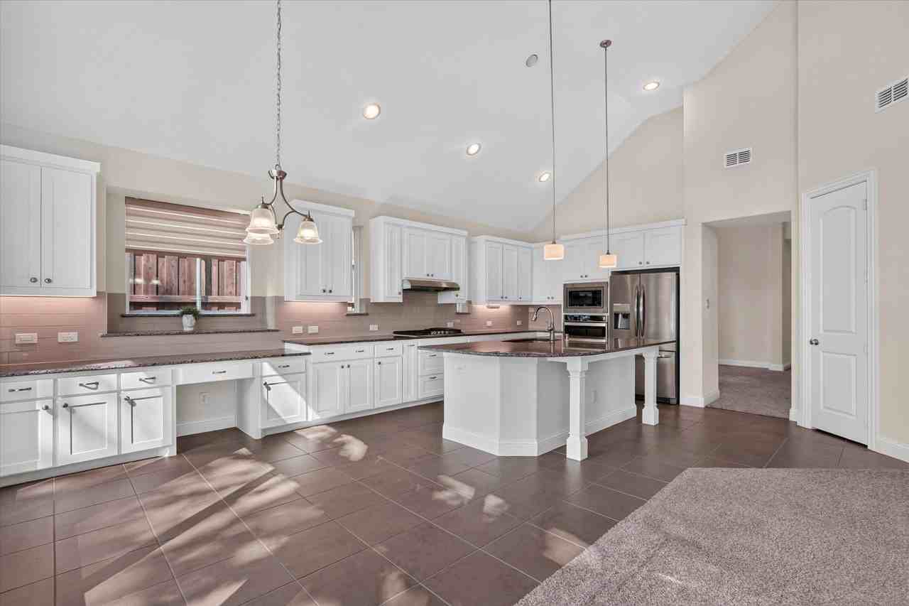 3005 Orleans Dr - Photo 4 of 16