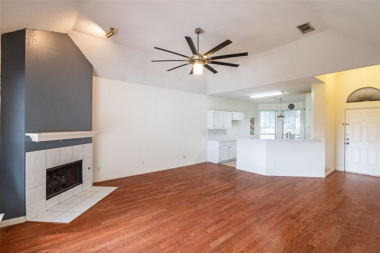 7836 Armor Ln - Photo 3 of 27