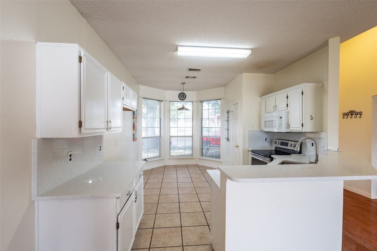 7836 Armor Ln - Photo 5 of 27
