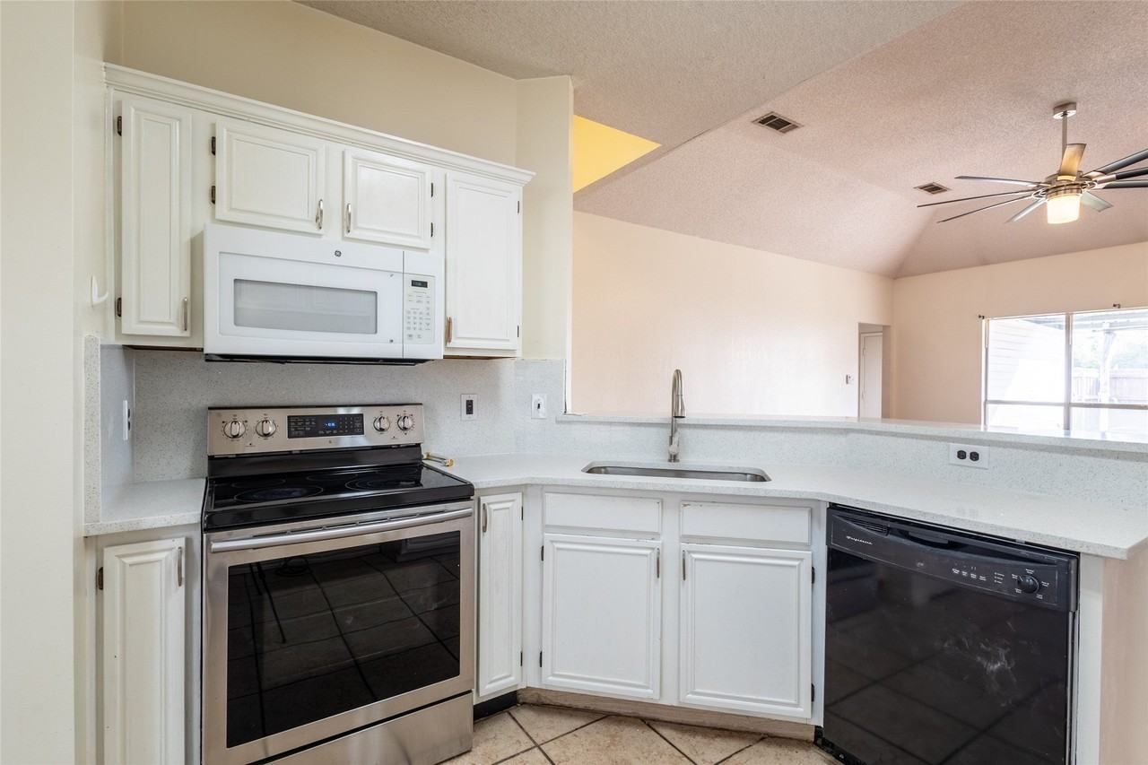 7836 Armor Ln - Photo 6 of 27