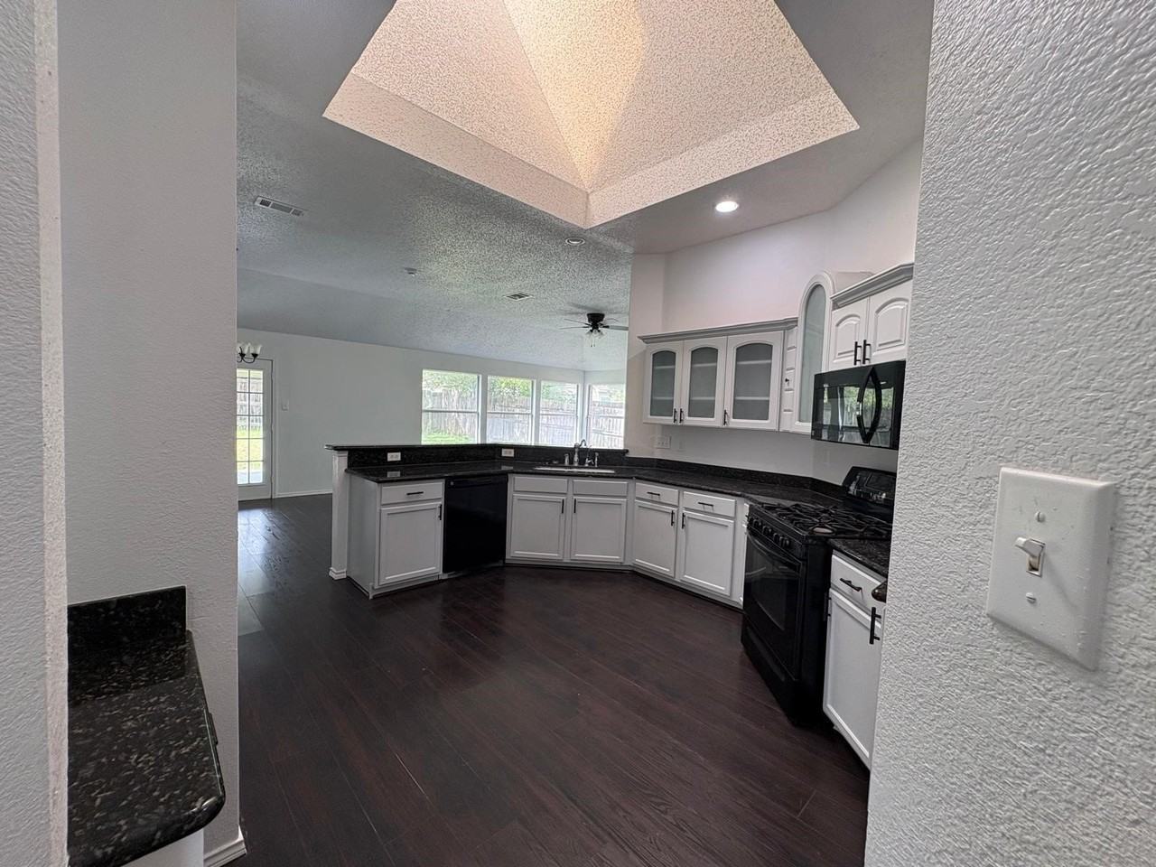 6426 St Leonard Dr - Photo 4 of 27