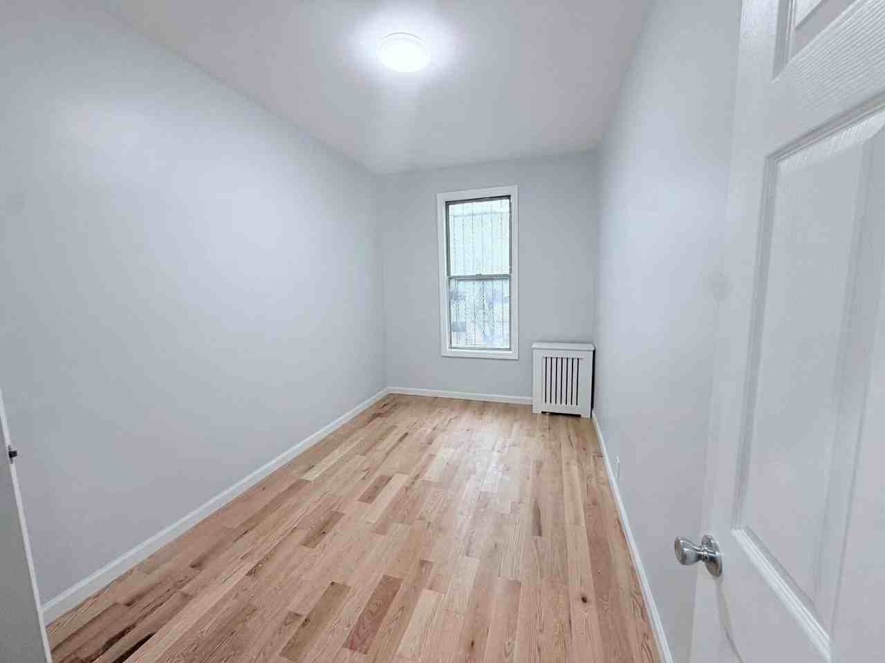 3235 Seymour Ave - Photo 5 of 9